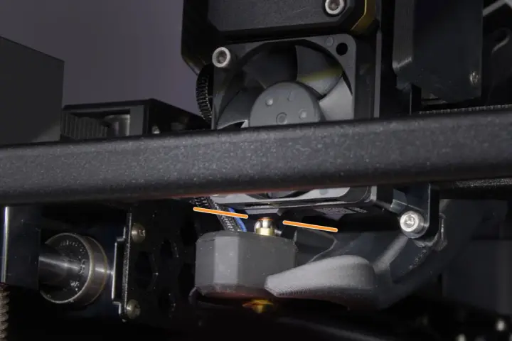 Dysza drukarki 3D Ender 3 V2, gotowa do druku po aktualizacji firmware.